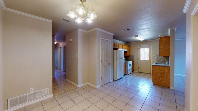 Foto del edificio - Free April Rent + Price Improvement $1,350!