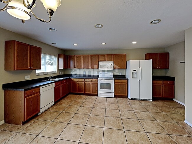 Building Photo - 11114 Golden Silence Dr
