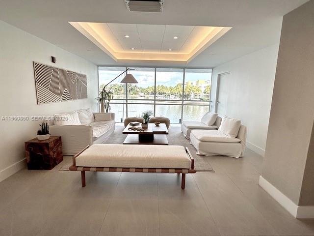 Foto del edificio - 5900 Collins Ave