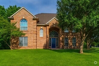 Building Photo - 900 Meadow Ln
