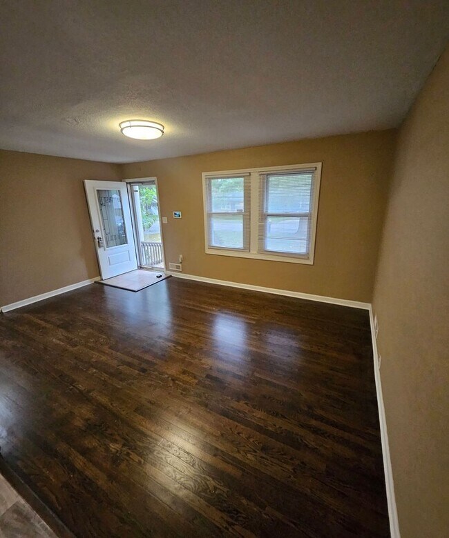 Building Photo - 3-bedroom, 1-bathroom home located in the ...