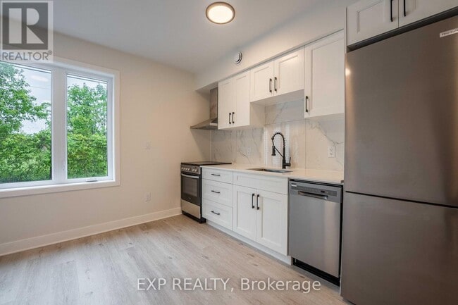 Building Photo - 362-362 Lacasse Ave