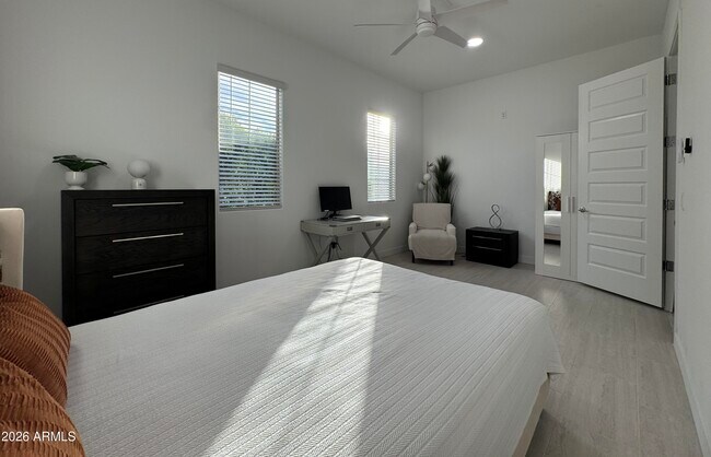 Foto del edificio - 2996 E Birdsong Ave