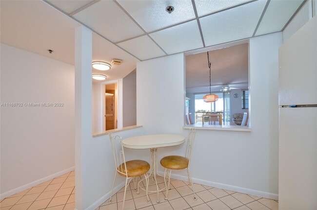 Building Photo - 3100 W Rolling Hills Cir