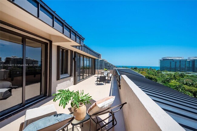 Foto del edificio - 151 Crandon Blvd