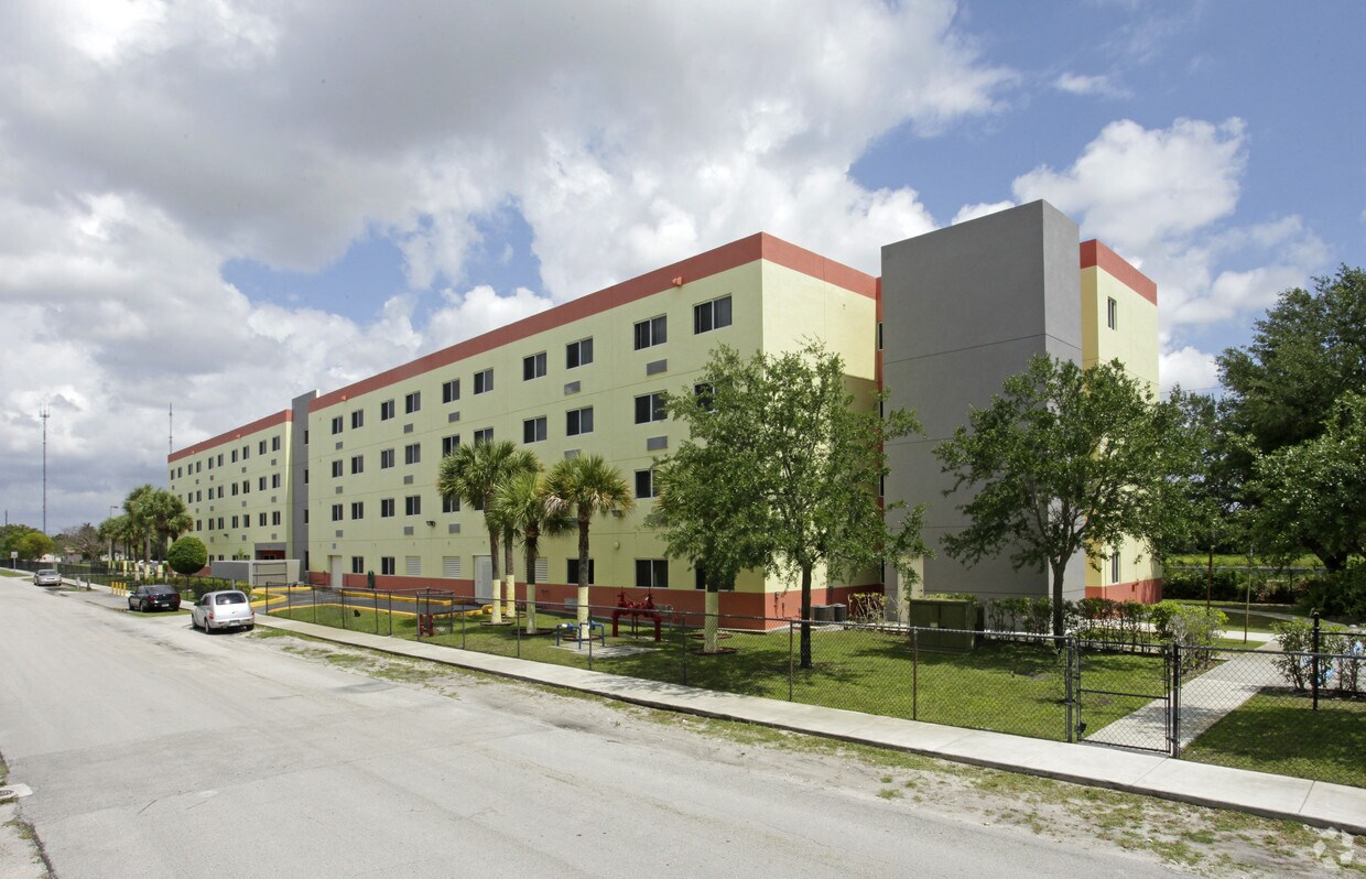 Foto del edificio - Sierra Lake Apartments