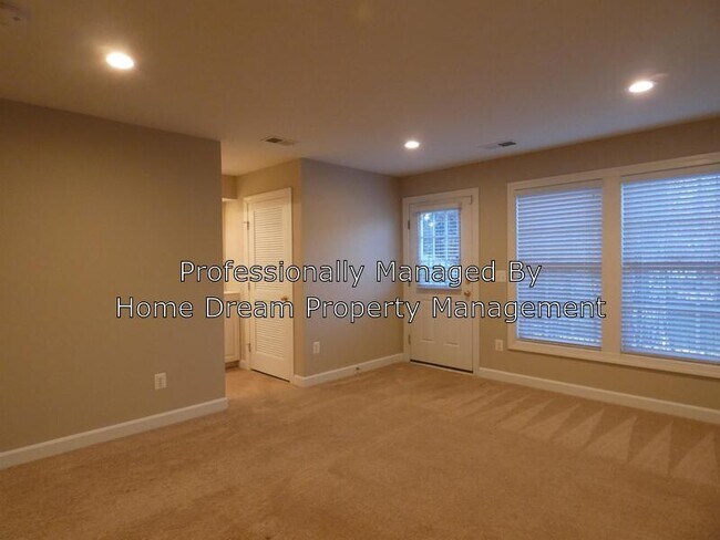 Building Photo - 1025 Hotchkiss Pl