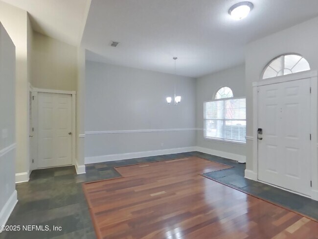 Foto del edificio - 477 Federal Hill Rd