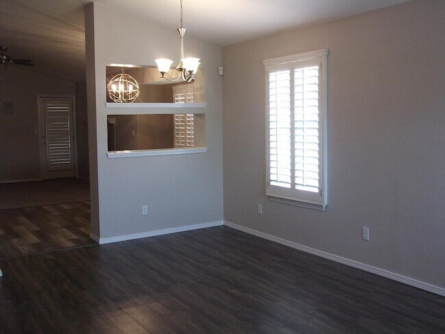 Foto del edificio - 681 Wind River Ave