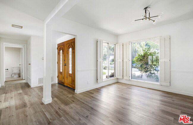 Building Photo - 3135 Dona Marta Dr