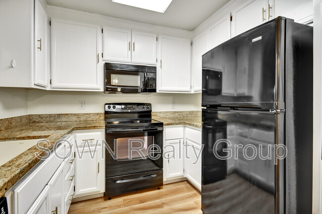 Foto del edificio - 4564 Waterville Dr