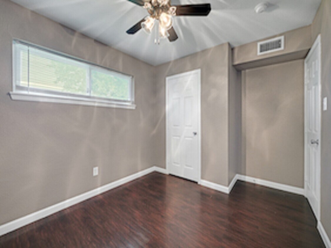 Foto principal - 3031 Sumpter St