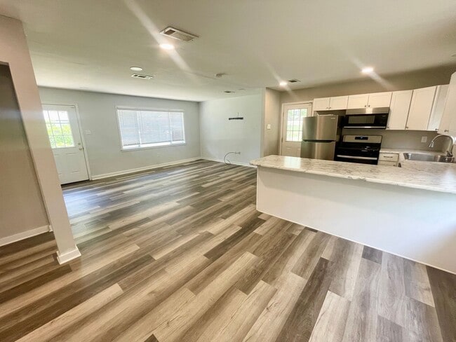 Photo - Charming 3 Bedroom Home in Pearl!