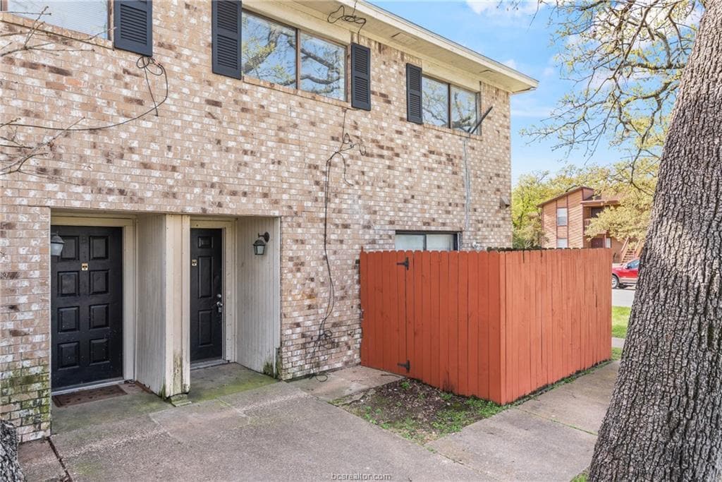 Primary Photo - 2401 Bosque Dr