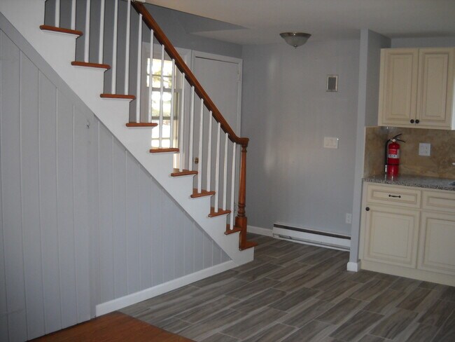 Building Photo - 52 Anderson Hill Rd