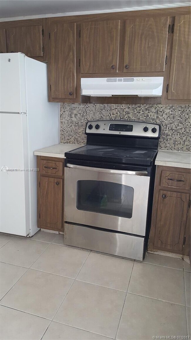 Foto del edificio - 8500 Sunrise Lakes Blvd