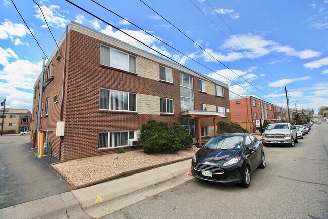 Building Photo - 569 S Forest St