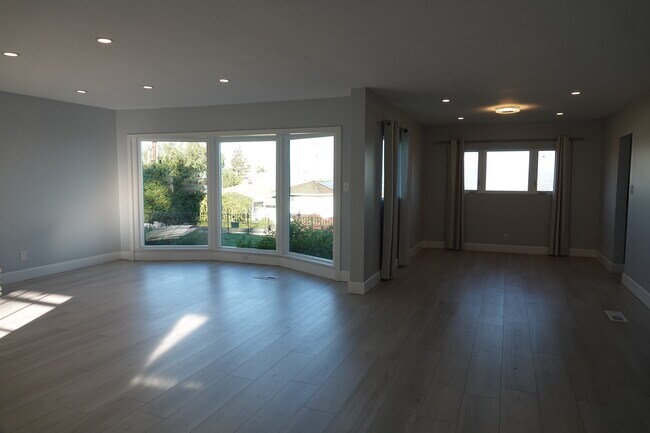 Building Photo - 4 Toprail Ln
