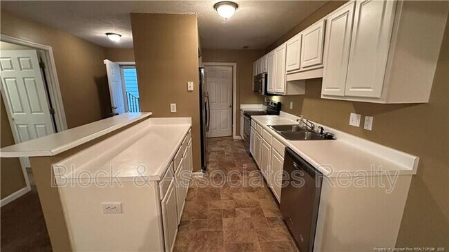 Foto del edificio - 505 Meadowland Ct