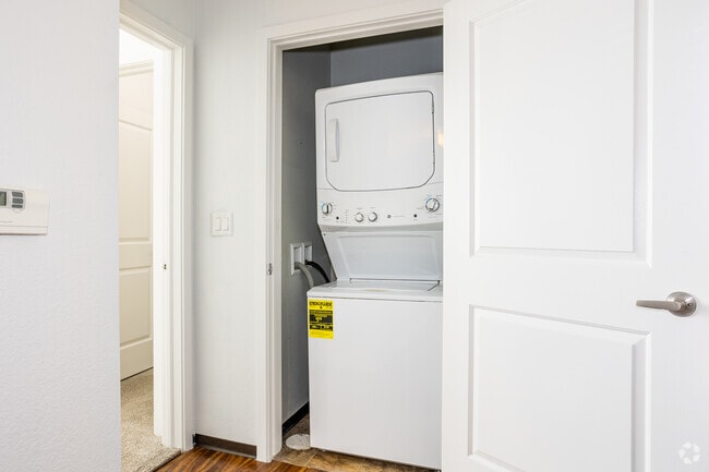 2BR, 2BA - 1,010SF - Laundry - Park Hill 4000