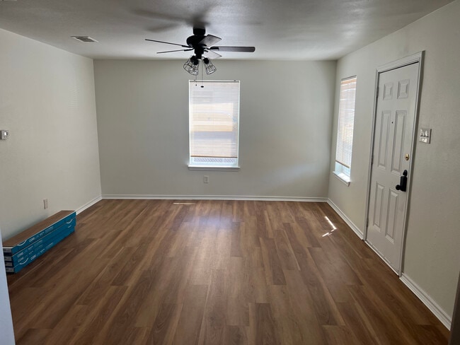 Building Photo - 3724 Memorial Dr