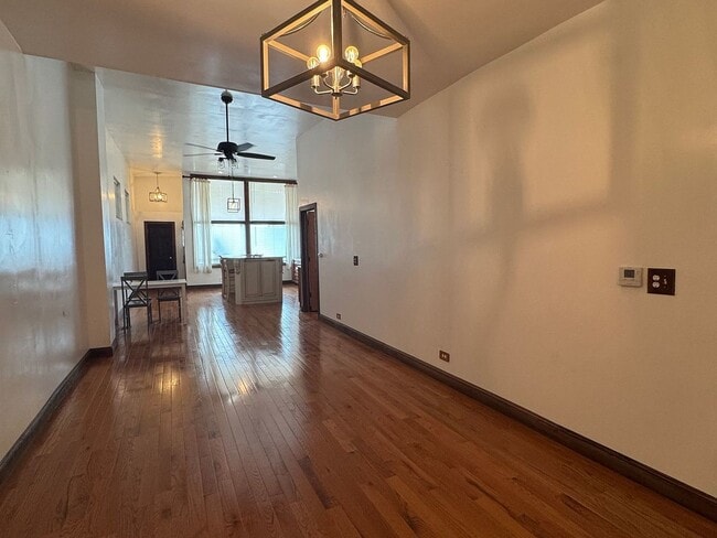 Building Photo - 2425 N Clybourn Ave