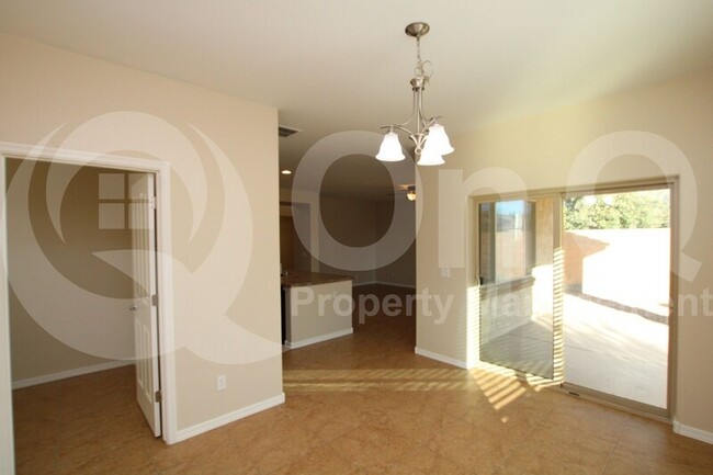 Foto del edificio - 1159 E Sourwood Dr