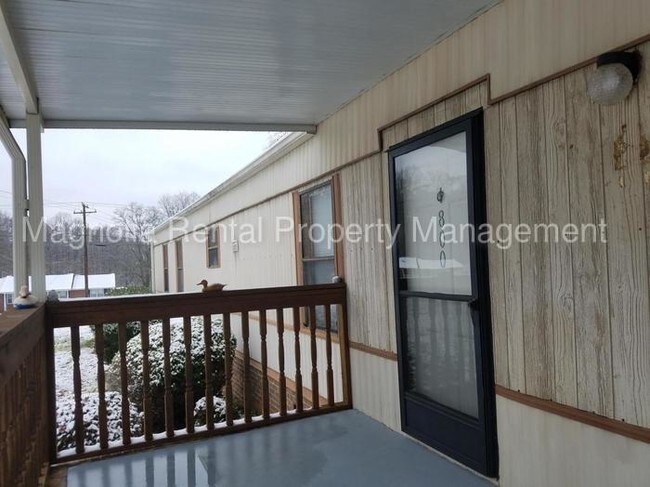 Building Photo - Well mantained trailer in Pendleton
