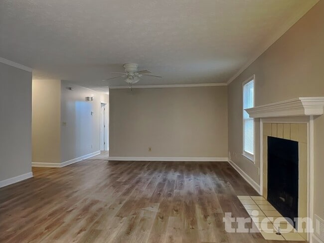 Building Photo - 605 Lake Dr SW