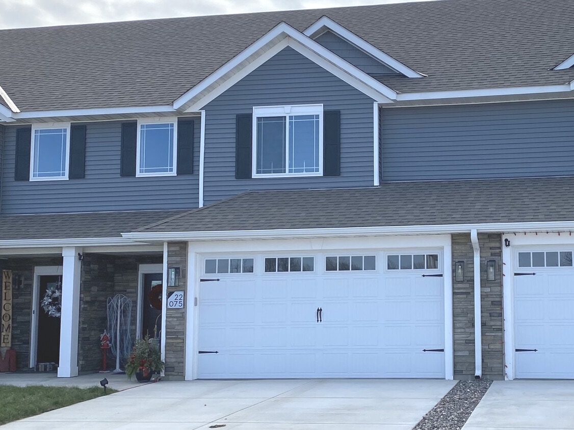 22020 Brenly Way, Rogers, MN 55374 Townhome Rentals in Rogers MN