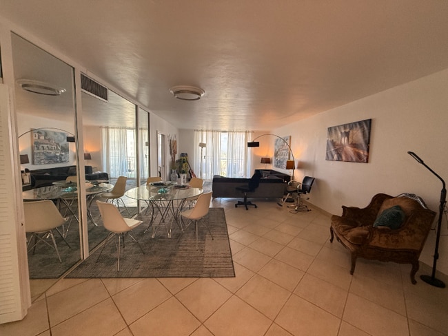 Foto del edificio - 5825 Collins Ave