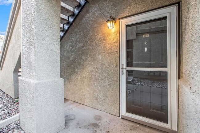 Foto del edificio - 2 bedroom condo in gated community