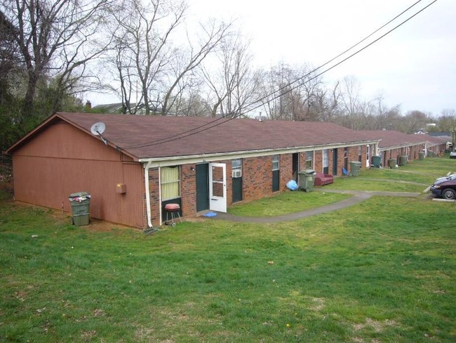 Building Photo - Willow Tree Apartments