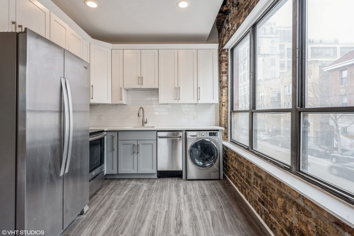 Primary Photo - 2530 N Clark St
