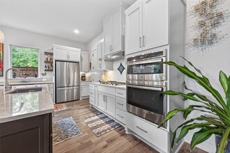 Building Photo - 9979 Pebble Glen Dr