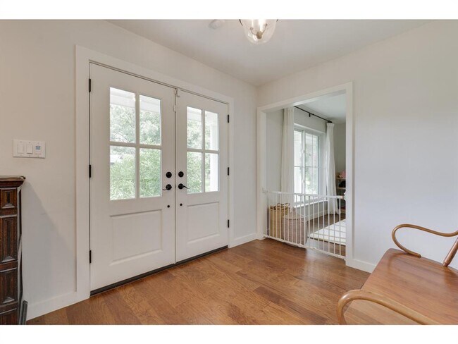 Foto del edificio - 8700 Mountainwood Cir