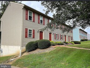 Building Photo - 1617 Chadwick Cir