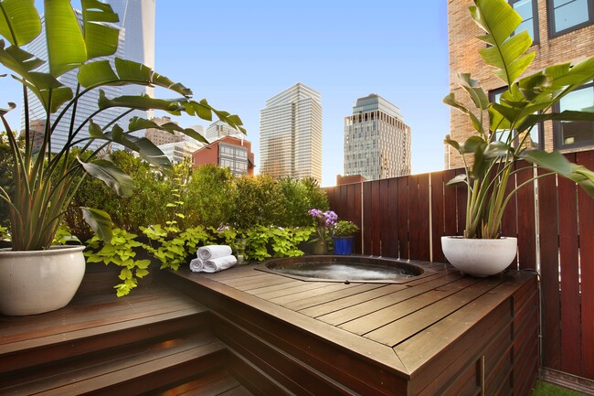 Building Photo - Penthouse Oasis