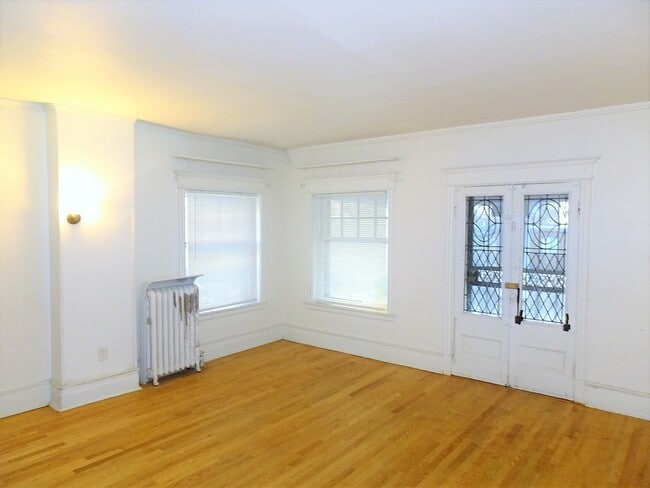 Building Photo - 4836 S Dorchester Ave