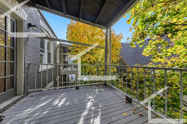 Foto del edificio - All New Unit. Pets Friendly, Yard, Parking...