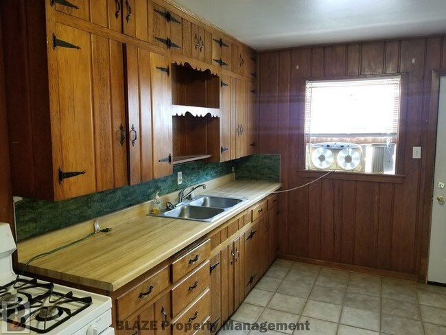 Building Photo - 1611 Lawson Ln