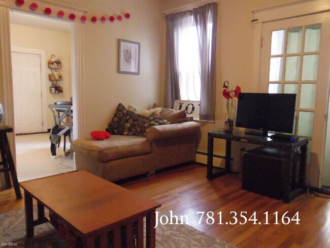 Building Photo - 4 br, 1 bath  - 15 Quint Ave Apt. 4