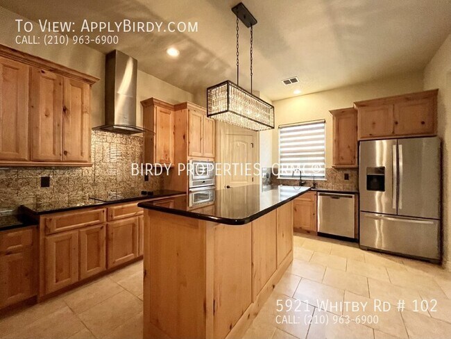 Building Photo - **2 Story, 3 Bed, 3.5 Bath Home Located Ne...
