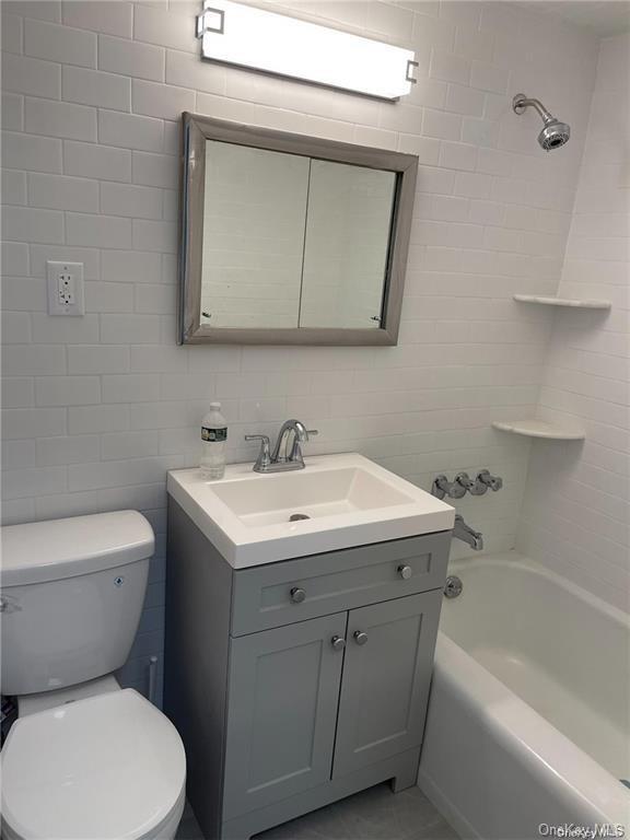 Foto del edificio - 1 bedroom in Jamaica Hills NY 11432