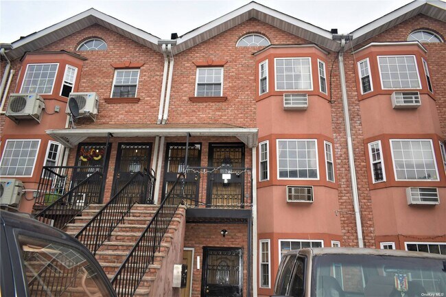 Building Photo - 290 Cornelia St