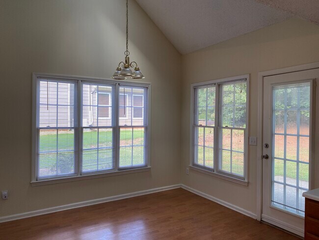 Breakfast area - 2155 Southbrook Rdg NW