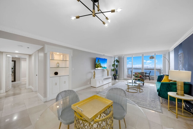 Building Photo - 1717 N Bayshore Dr