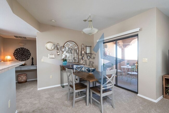 Foto del edificio - Executive Rental with VIEWS and Amenities! Min stay 90 days per HOA
