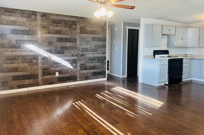 Foto del edificio - 230 N Marnico Ln