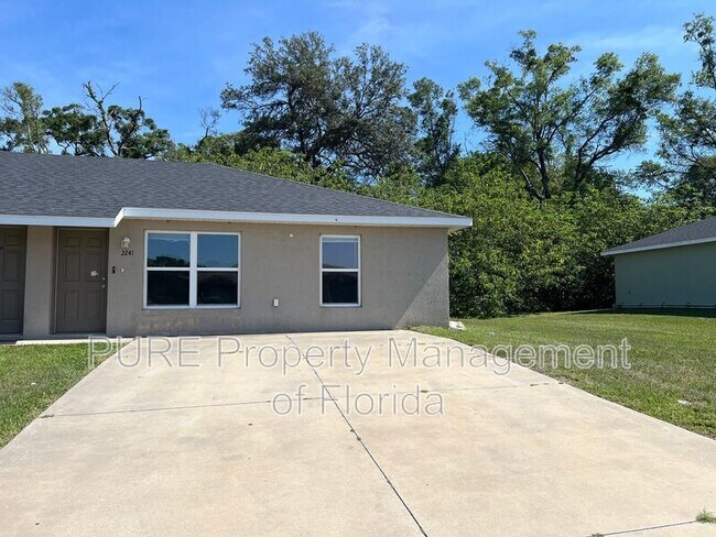 Foto del edificio - 2241 NE 78th Ln